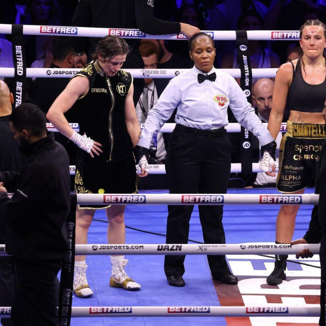 Katie Taylor (lijevo) i Chantelle Cameron (desno)