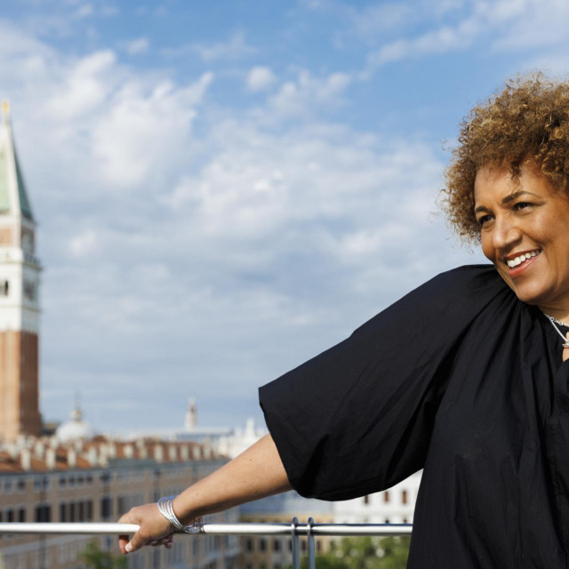 Talijanske vlasti u zemlju nisu pustile trojicu suradnika iz Gane kustosice izložbe Lesley Lokko (na fotografiji)