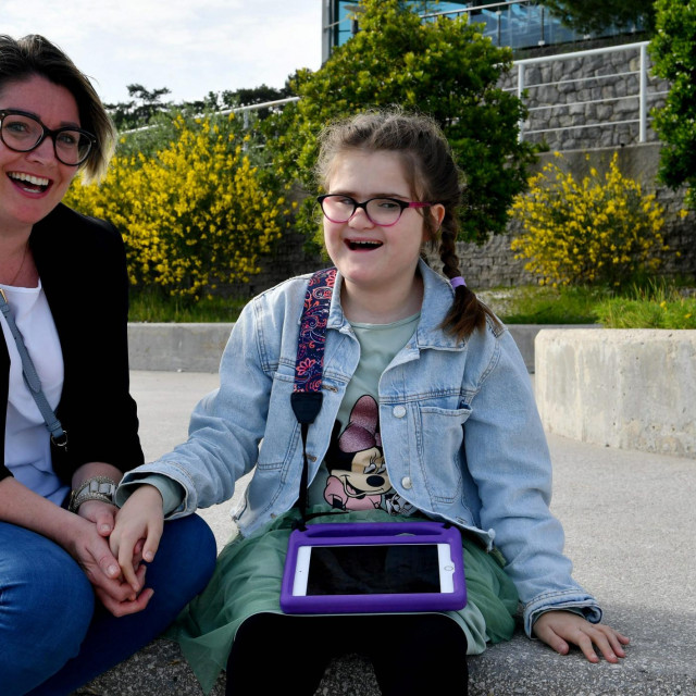 Mama Maja Ivić i kćer Mija razvile su posebnu znakovnu komunikaciju.
 