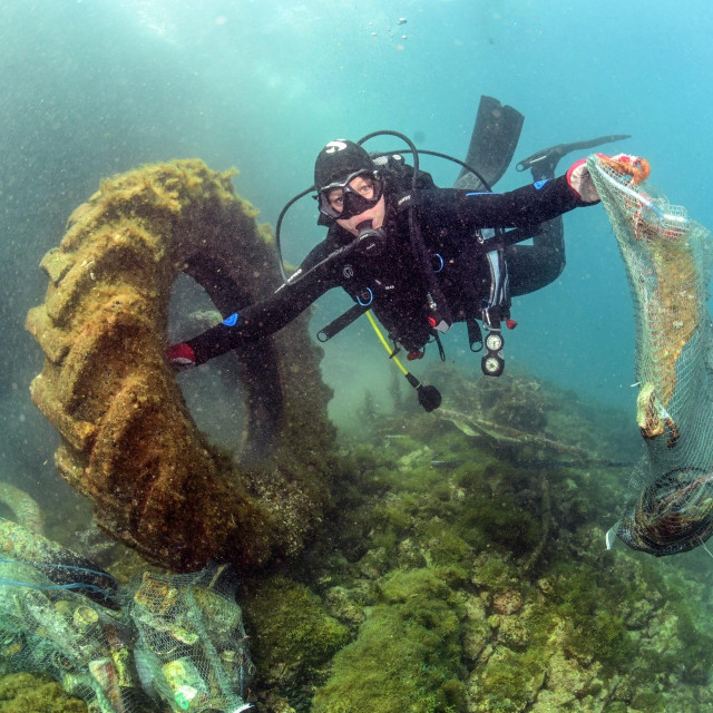 Kamionsku gumu nije lako izvući iz mora