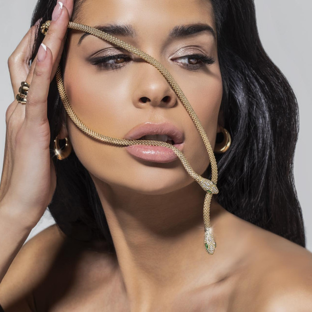 Svaka žena ima svoju priču izražen kroz nakit