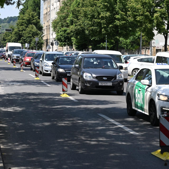 Zbog radova na slivnicima stvara se velika guzva na Prilazu baruna Filipovića