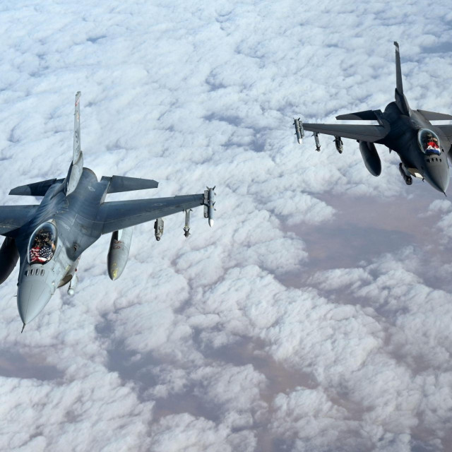 Borbeni avioni F-16 Zračnih snaga SAD-a i Kraljevskih zračnih snaga Nizozemske
