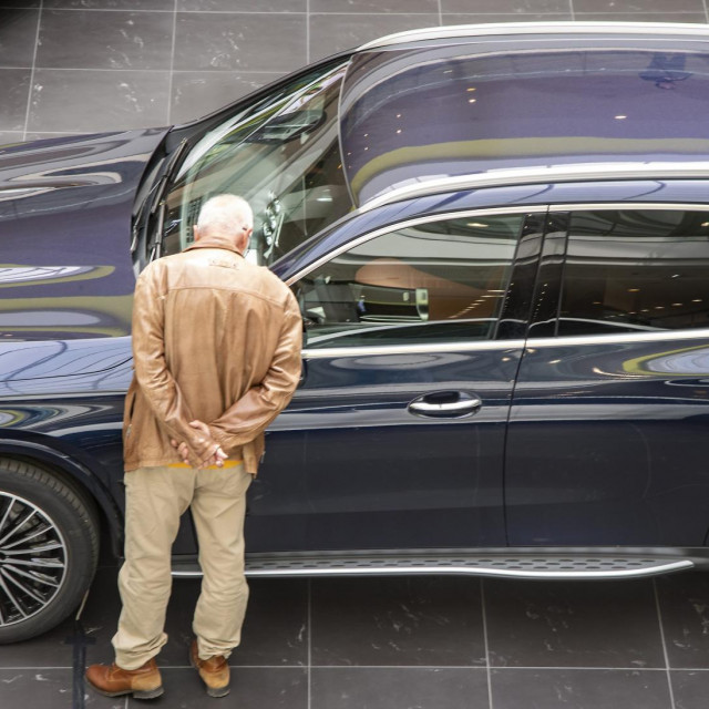 Auto salon (ilustracija)