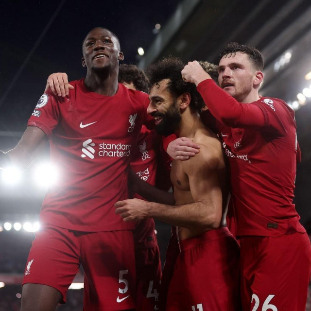 Andrew Robertson u društvu Mohameda Salaha i Ibrahima Konatea