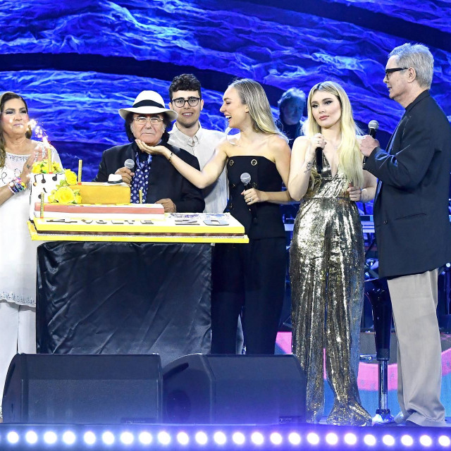Slavljeniku Al Banu su 80. rođendan čestitali bivša supruga Romina Power i djeca Cristel Carisi, Romina Jr, Yari, Yasmine, Al Bano Jr i Tayron Powe