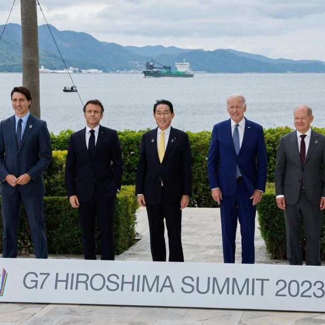 Giorgia Meloni, Justin Trudeau, Emmanuel Macron, Fumio Kishida, Joe Biden, Olaf Scholz, and Rishi Sunak na summitu G7