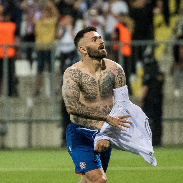 Marko Livaja slavi pogodak za pobjedu