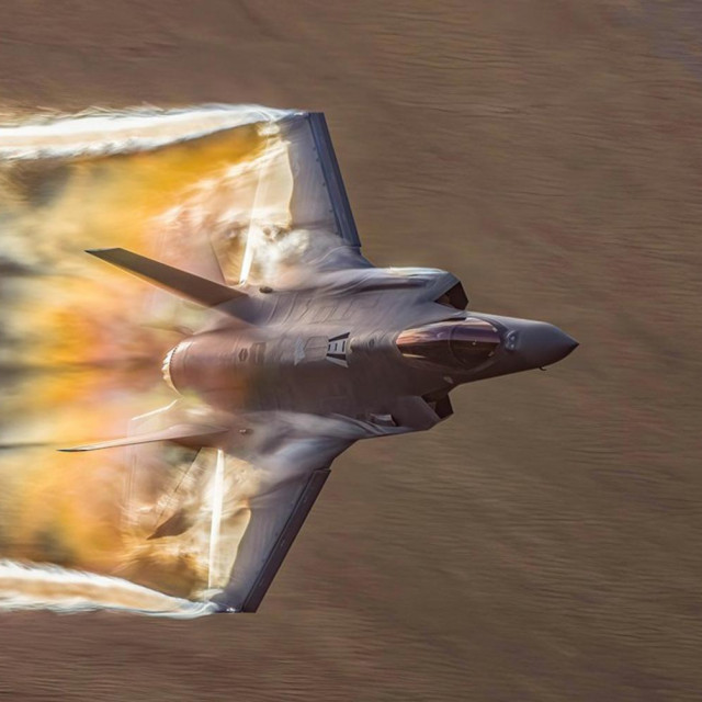 borbeni avion F-35 Lightning II u letu