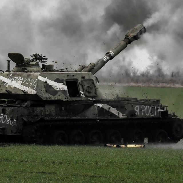 Ruska samohodna haubica Akatsija 152mm