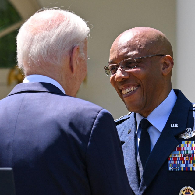 Joe Biden i Charles Brown