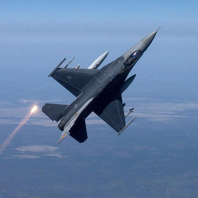 Borbeni avion F-16 Zračnih snaga SAD i F-16 Kraljevskih zračnih snaga Nizozemske