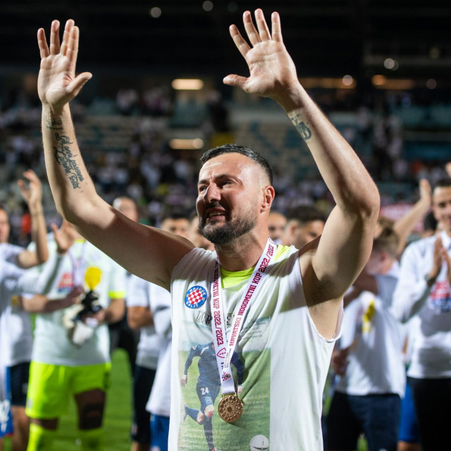 Danijel Subašić slavi osvojeni Kup na Rujevici