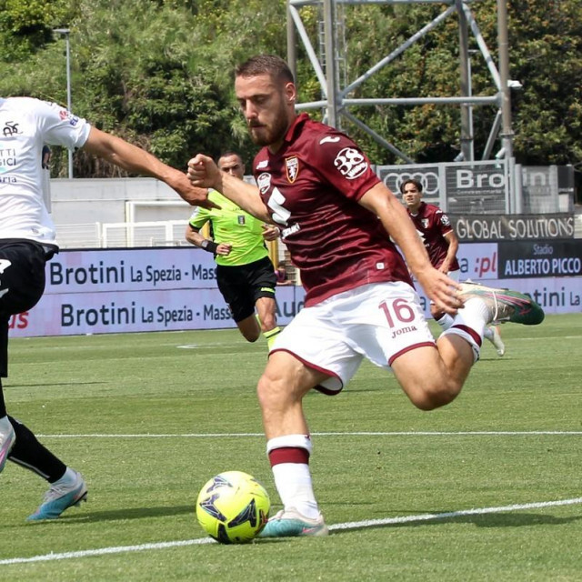 Nikola Vlašić (desno)