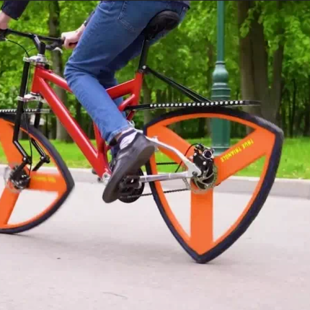 Bicikl s trokutastim kotačima