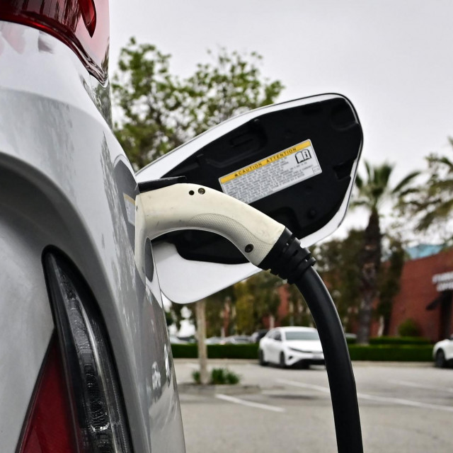 Električni automobil (ilustracija)