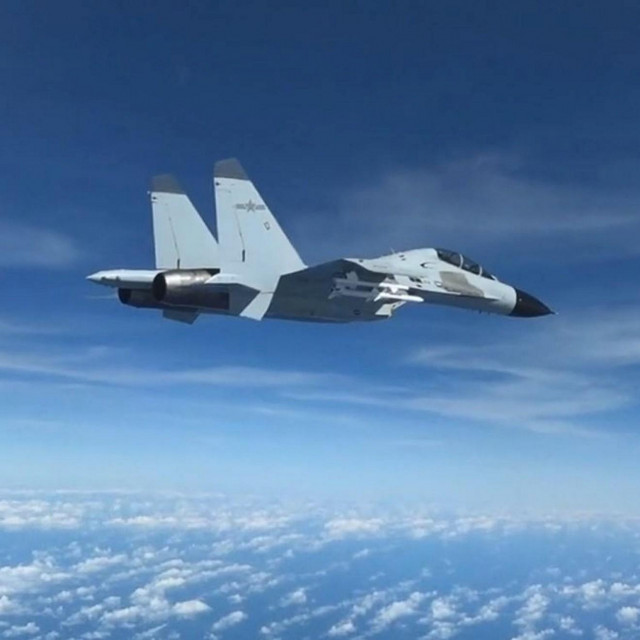 Ilustracija, kineski borbeni avion J-11