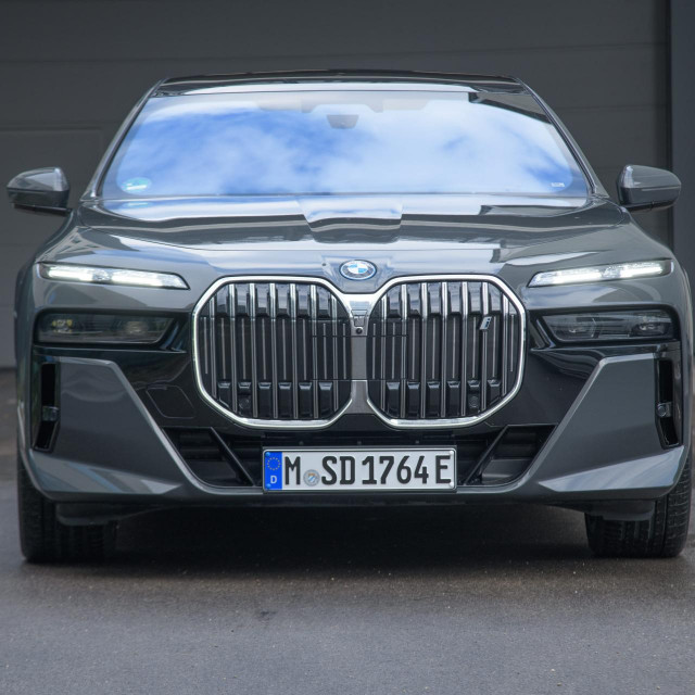 BMW i7 (ilustracija)