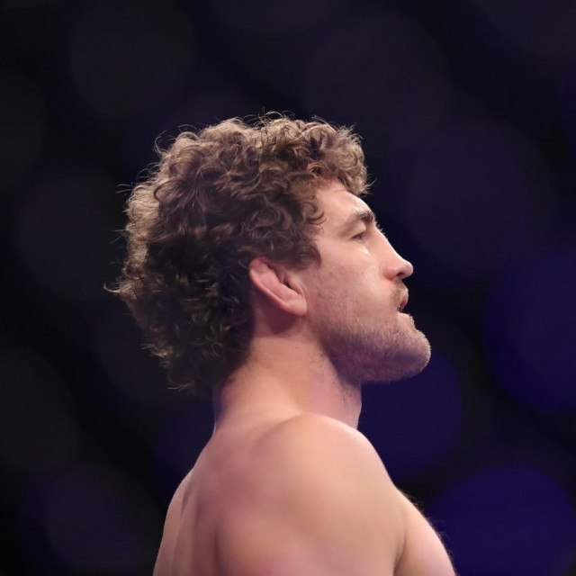 Oct 26, 2019; Singapore, SINGAPORE; Demian Maia (red gloves) fights Ben Askren (blue gloves) during UFC Fight Night at Singapore Indoor Arena.,Image: 479120138, License: Rights-managed, Restrictions: *** World Rights ***, Model Release: no, Credit line: USA TODAY Network/ddp USA/Profimedia