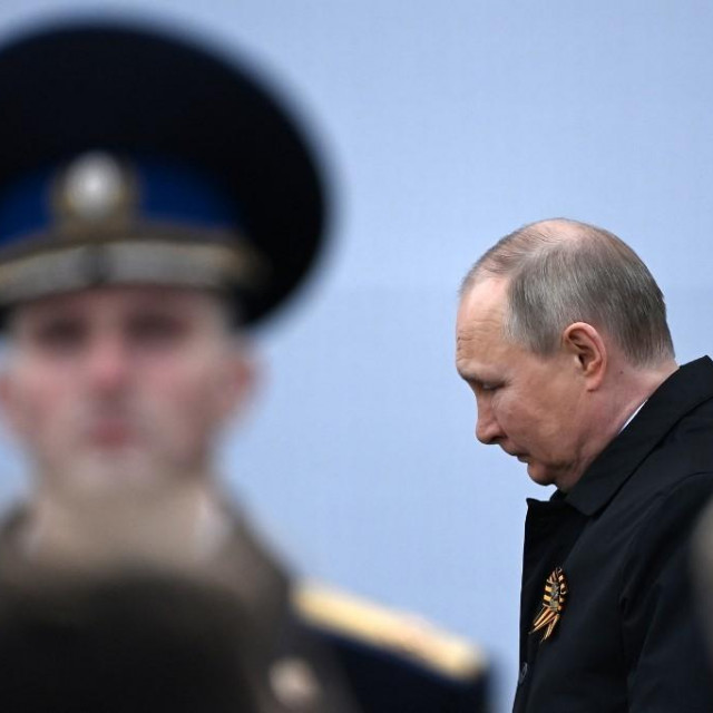 Vladimir Putin i ruski vojnik