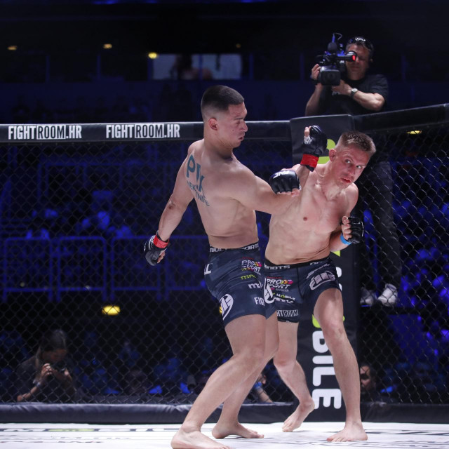 Zagreb, 280523.
Arena Zagreb.
Odrzava se MMA prvenstvo FNC 11: Fight for Legacy.
Na fotografiji: Djani Barbir - Arkadiusz Maziakowski, Barbir pobjednik s pojasom.