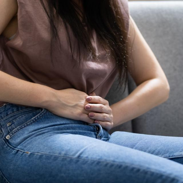 Menstruacija nije bolest, nemaju sve žene bolne menstruacije. U školi i na faksu mnoge su se žalile da ih boli, ali otkako radim, to se više ne spominje