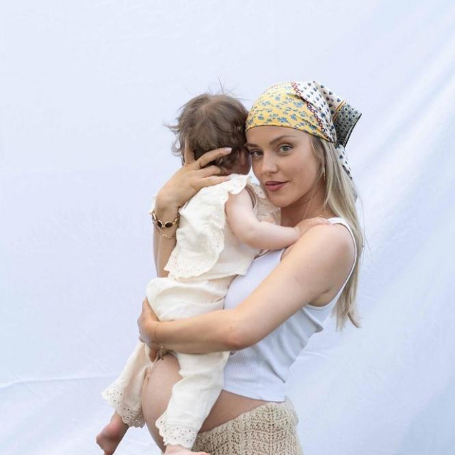 Kaja Vidmar s kćerkicom Viktorijom