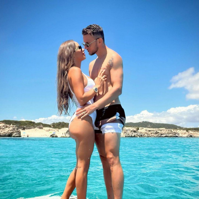 Supružnici Raquel Mauri i Ivan Rakitić na odmoru