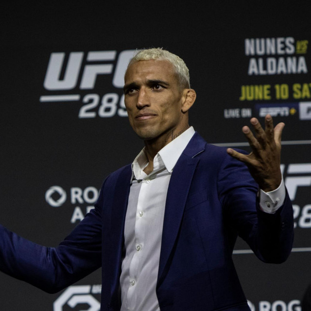 Charles Oliveira 