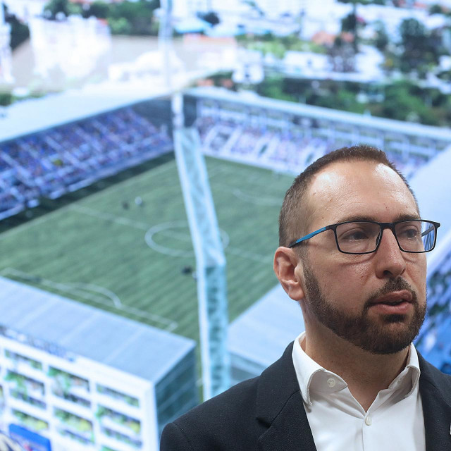 Gradonačelnik Tomislav Tomašević i zamjenici Danijela Dolenec i Luka Korlaet, predstavili su projekt rekonstrukcije stadiona u Kranjcevicevoj.
 