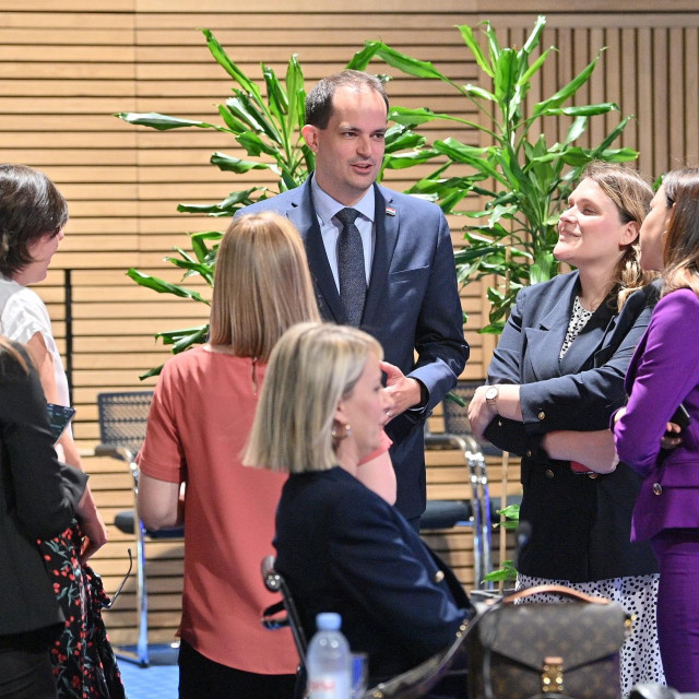 Malenica sa suradnicima