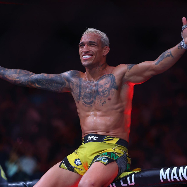  Charles Oliveira 