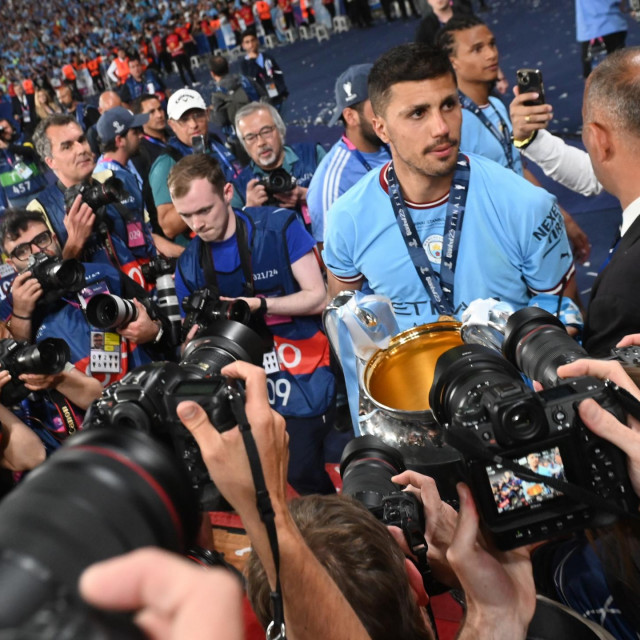 Rodri s trofejom Lige prvaka
