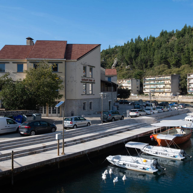 Obrovac, 081122.
Strani investitor je kupio nekadasnji hotel Kanjon Zrmanje, a u tijeku su radovi na obnovi hotela.