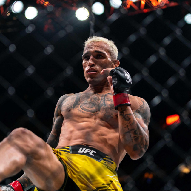 Charles Oliveira 
