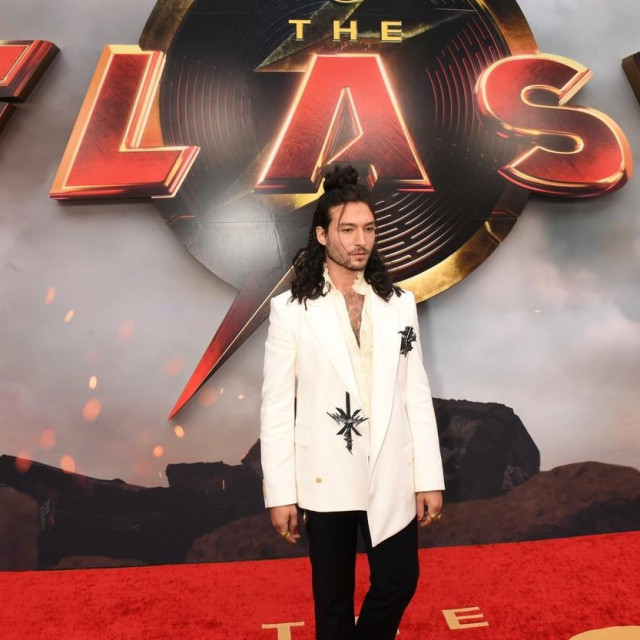 Ezra Miller na premijeri Flasha