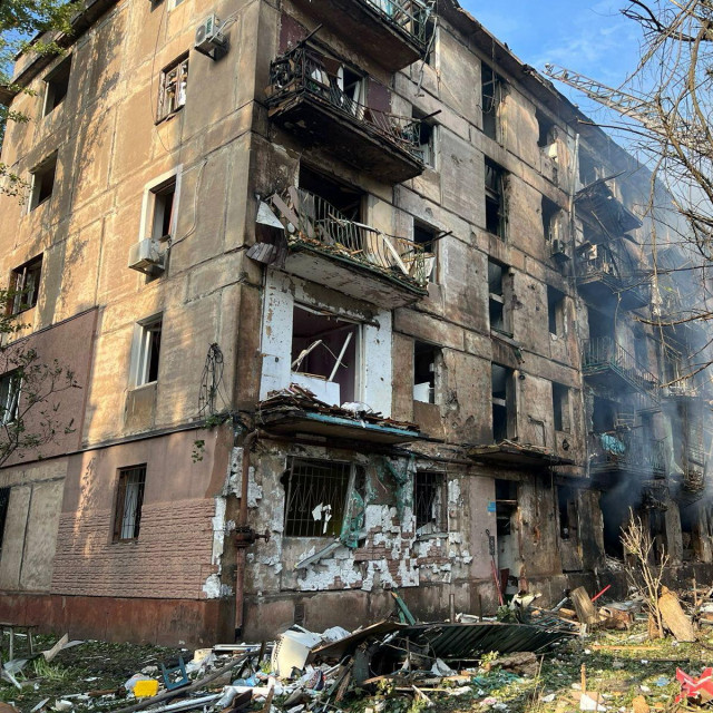 Iako će novi paket trenutačno biti od pomoći Ukrajini, to je i dalje daleko od 14 milijardi dolara hitne pomoći koliko je Europska komisija procijenila da će Ukrajini biti potrebno za prioritetna područja