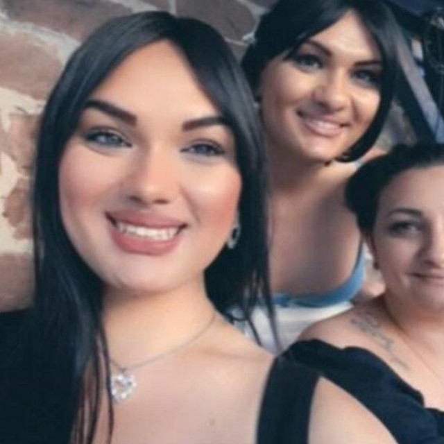 Mika i Giba Vasić kao Ivana i Ana