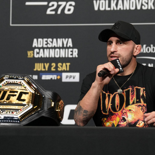 Alexander Volkanovski 