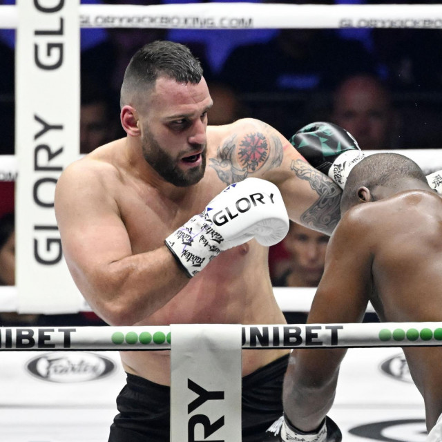 Antonio Plazibat (lijevo) vs. Tariq Osaro (desno)