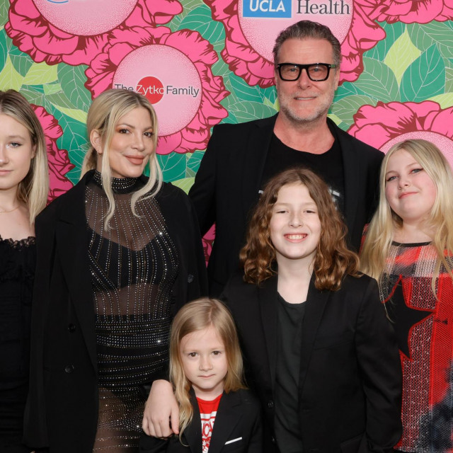 Tori Spelling i Dean McDermott s djecom Stellom, Finnom, Hattie, Liamom i Beau na Kids Gali u Los Angelesu 10. lipnja 