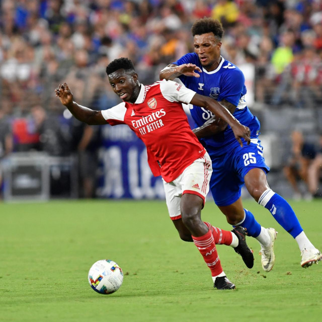 Eddie Nketiah i Jean-Philippe Gbamin (desno)