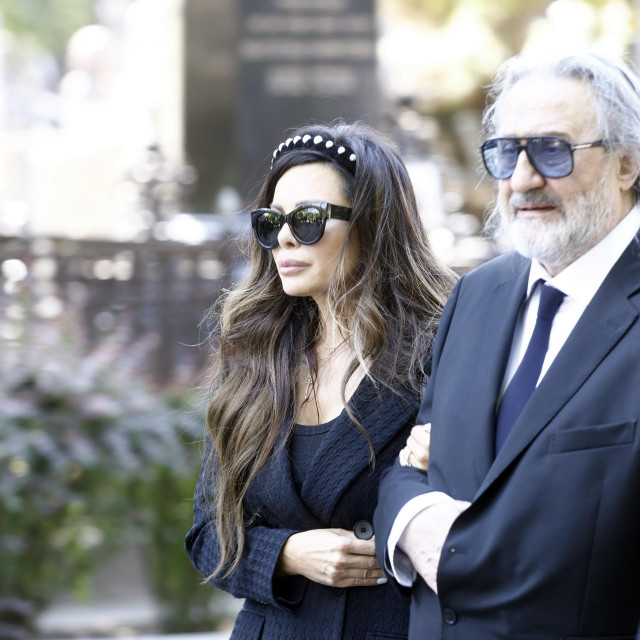 Nikolina Ristović i Miša Grof na sahrani Vidoja RIstovića