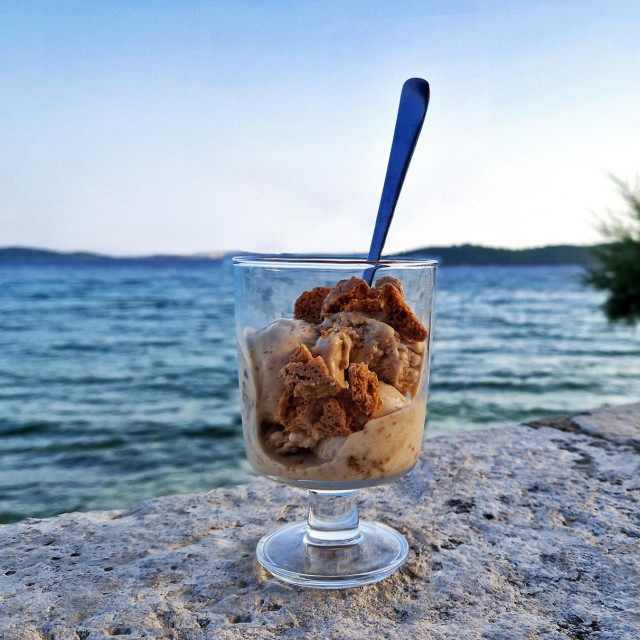 Croccantino sladoled s varenikom