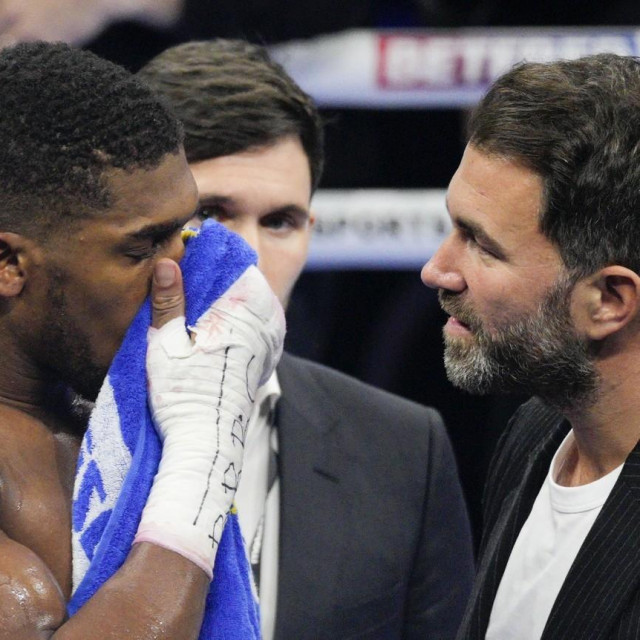 Anthony Joshua (lijevo) i Eddie Hearn (desno)