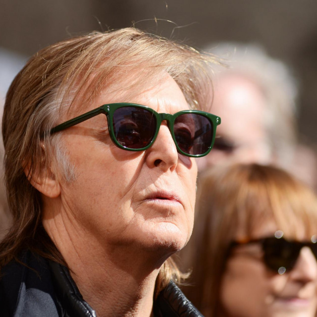 Sir Paul McCartney opovrgava glasine da je posljednja snimka benda stvorena uz pomoć umjetne inteligencije
