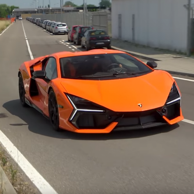 Lamborghini Revuelto