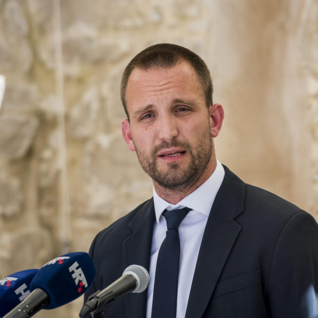 Ministar Šime Erlić