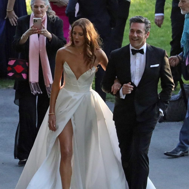 Anna Osceola i Jon Hamm 