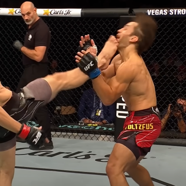 Abus Magomedov (lijevo) vs. Dustin Stoltzfus (desno)